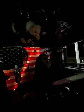 Snapshot of XMeF10 chatting on 11.21.25 XMeF10 online show from 11.21.25