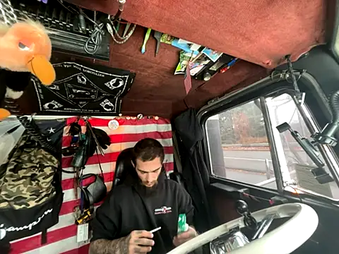 Snapshot of XMeF10 chatting on 12.05.25 XMeF10 online show from 12.05.25