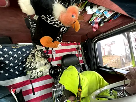 Snapshot of XMeF10 chatting on 12.14.25 XMeF10 online show from 12.14.25