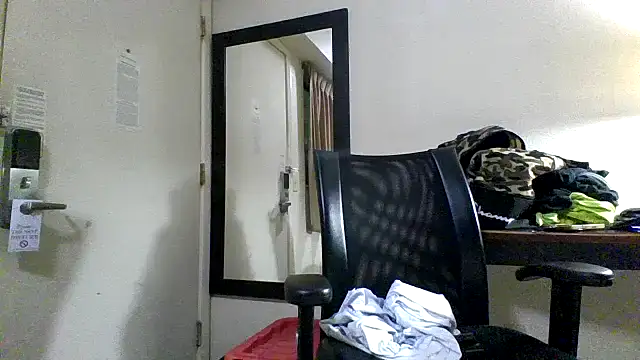 Snapshot of XMeF10 chatting on 12.21.25 XMeF10 online show from 12.21.25