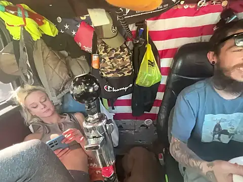 Snapshot of XMeF10 chatting on 01.05.26 XMeF10 online show from 01.05.26