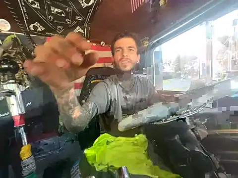 Snapshot of XMeF10 chatting on 01.13.26 XMeF10 online show from 01.13.26