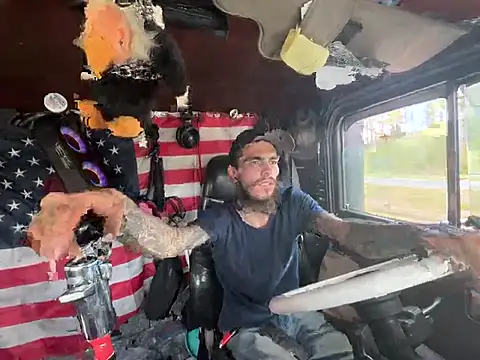 Snapshot of XMeF10 chatting on 03.26.26 XMeF10 online show from 03.26.26