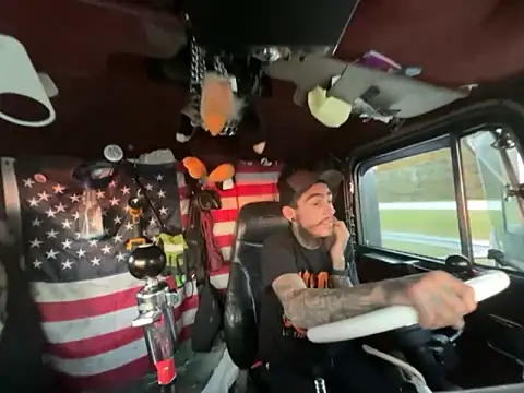 Snapshot of XMeF10 chatting on 03.27.26 XMeF10 online show from 03.27.26