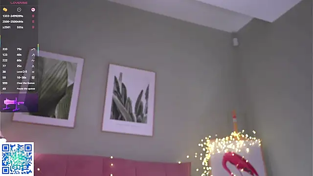 Snapshot of MiaBanger chatting on 02.05.25 MiaBanger online show from 02.05.25