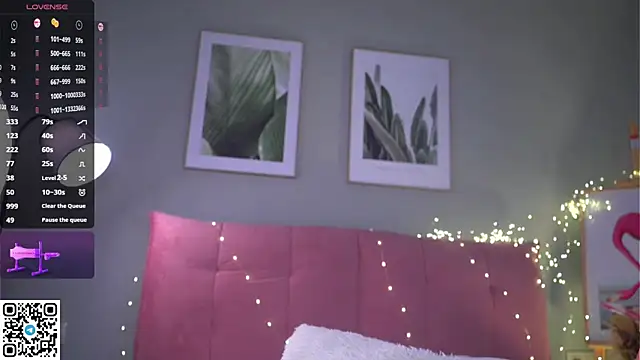 Snapshot of MiaBanger chatting on 02.13.25 MiaBanger online show from 02.13.25