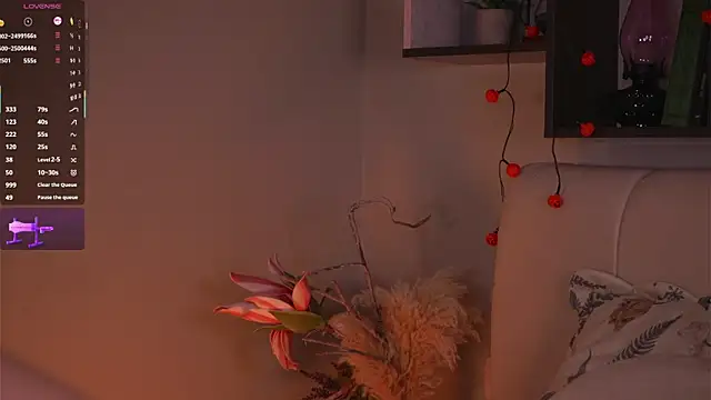 Snapshot of MiaBanger chatting on 11.08.25 MiaBanger online show from 11.08.25