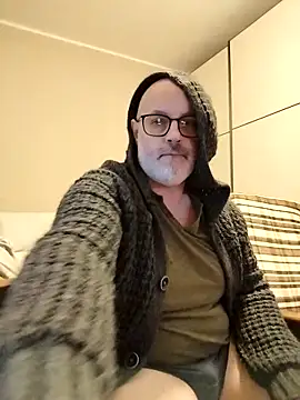 Snapshot of fatbaronetto chatting on 10.30.25 fatbaronetto online show from 10.30.25