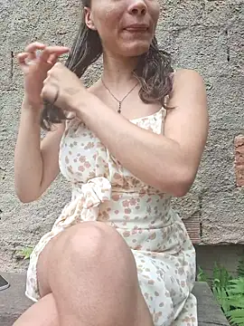 Snapshot of HelenHoltz chatting on 11.23.25 HelenHoltz online show from 11.23.25