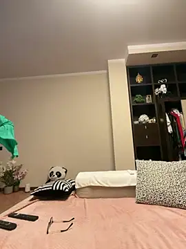 Snapshot of MichelleCara chatting on 10.29.25 MichelleCara online show from 10.29.25