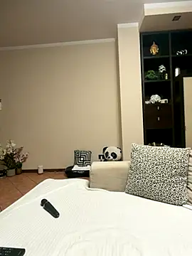 Snapshot of MichelleCara chatting on 12.05.25 MichelleCara online show from 12.05.25