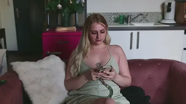 Snapshot of ce_leste__ chatting on 12.17.24 ce leste online show from 12.17.24