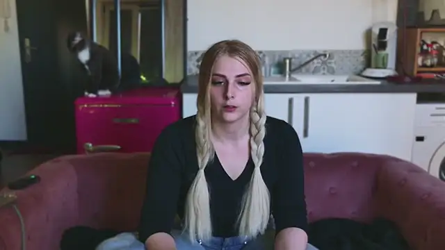 Snapshot of ce_leste__ chatting on 12.20.24 ce leste online show from 12.20.24