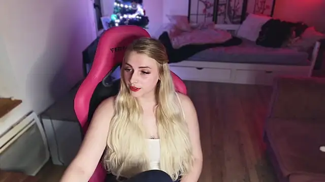 Snapshot of ce_leste__ chatting on 12.29.24 ce leste online show from 12.29.24