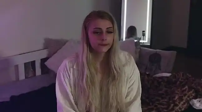 Snapshot of ce_leste__ chatting on 01.10.25 ce leste online show from 01.10.25