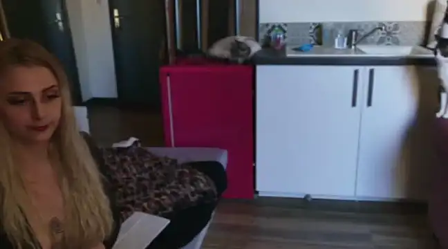 Snapshot of ce_leste__ chatting on 01.12.25 ce leste online show from 01.12.25