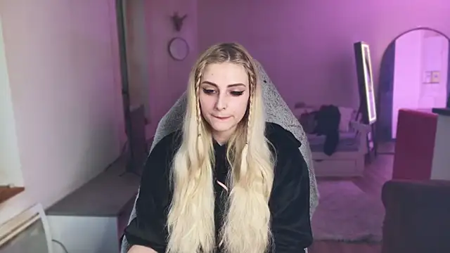 Snapshot of ce_leste__ chatting on 01.28.25 ce leste online show from 01.28.25