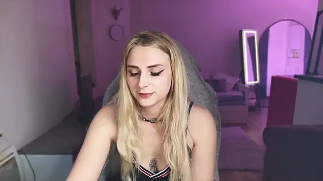 Snapshot of ce_leste__ chatting on 01.29.25 ce leste online show from 01.29.25