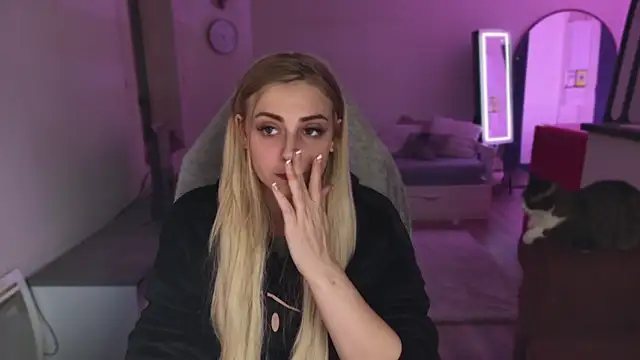 Snapshot of ce_leste__ chatting on 02.01.25 ce leste online show from 02.01.25