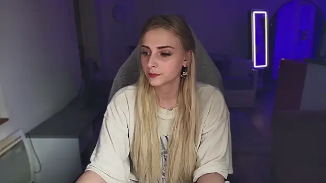 Snapshot of ce_leste__ chatting on 02.02.25 ce leste online show from 02.02.25