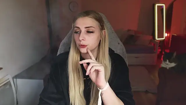 Snapshot of ce_leste__ chatting on 02.07.25 ce leste online show from 02.07.25