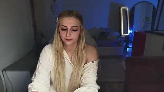 Snapshot of ce_leste__ chatting on 02.07.25 ce leste online show from 02.07.25