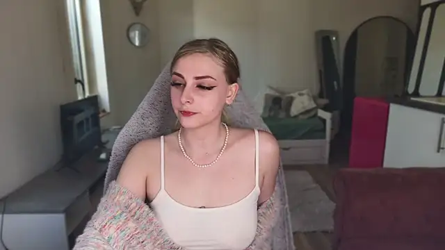 Snapshot of ce_leste__ chatting on 02.20.25 ce leste online show from 02.20.25