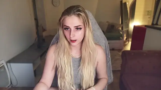 Snapshot of ce_leste__ chatting on 02.21.25 ce leste online show from 02.21.25