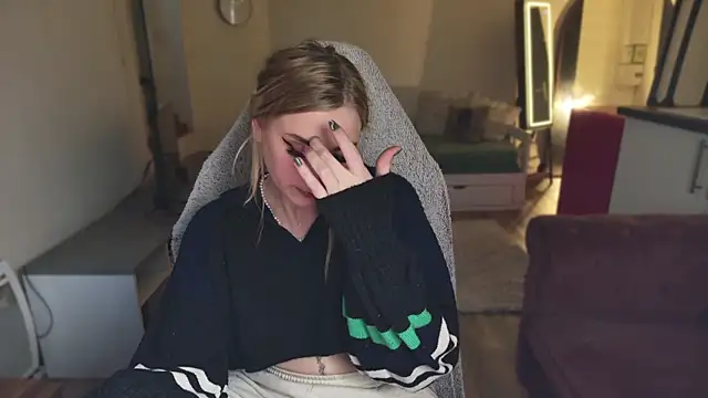 Snapshot of ce_leste__ chatting on 02.22.25 ce leste online show from 02.22.25