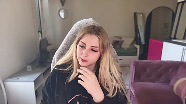 Snapshot of ce_leste__ chatting on 03.06.25 ce leste online show from 03.06.25