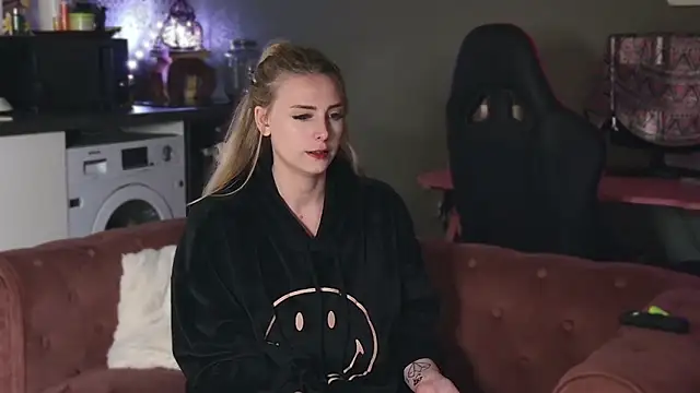 Snapshot of ce_leste__ chatting on 03.14.25 ce leste online show from 03.14.25