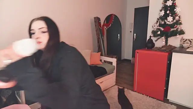 Snapshot of ce_leste__ chatting on 12.05.25 ce leste online show from 12.05.25