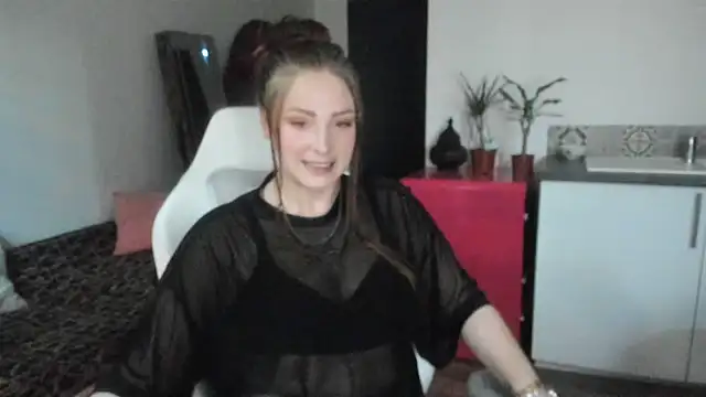 Snapshot of ce_leste__ chatting on 05.06.26 ce leste online show from 05.06.26