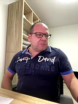 coupleLatinaLovers online show from 11.24.25