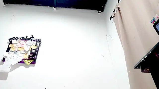 PetiteIvoryQueen19 online show from 10.13.25