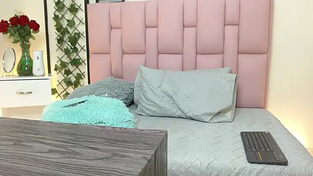 Snapshot of isabela_ferrer_ chatting on 02.04.25 isabela ferrer  online show from 02.04.25