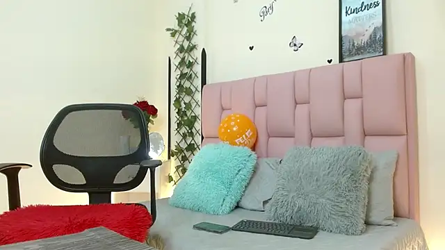 Snapshot of isabela_ferrer_ chatting on 02.15.25 isabela ferrer  online show from 02.15.25