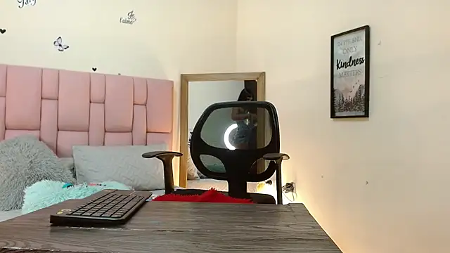 Snapshot of isabela_ferrer_ chatting on 09.12.25 isabela ferrer  online show from 09.12.25