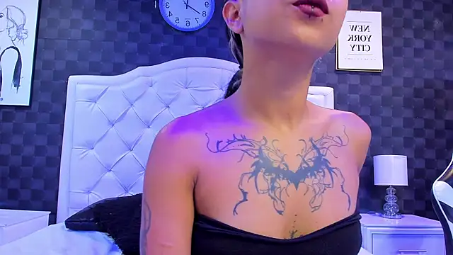 Snapshot of rave_connor chatting on 12.18.24 rave connor online show from 12.18.24