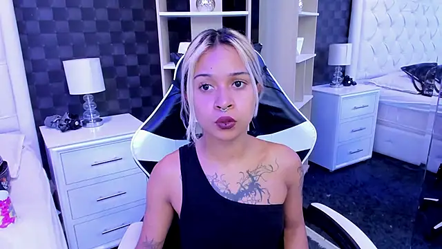 Snapshot of rave_connor chatting on 01.15.25 rave connor online show from 01.15.25