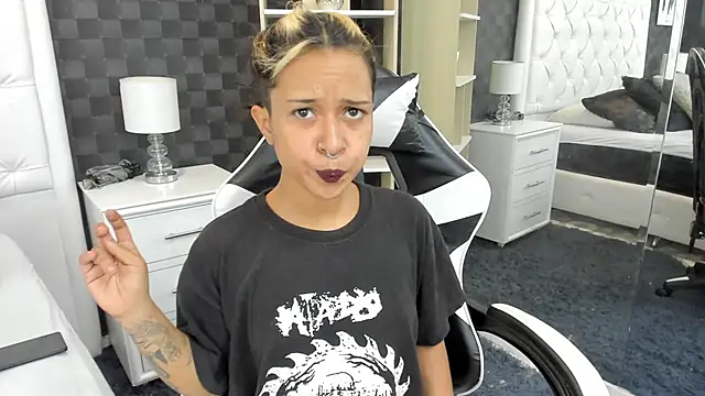 Snapshot of rave_connor chatting on 01.27.25 rave connor online show from 01.27.25