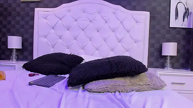 Snapshot of rave_connor chatting on 02.13.25 rave connor online show from 02.13.25