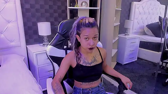 Snapshot of rave_connor chatting on 02.19.25 rave connor online show from 02.19.25