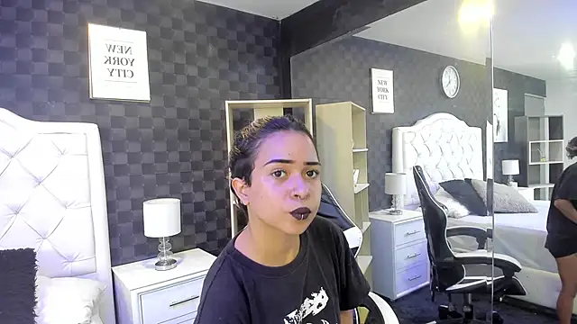 Snapshot of rave_connor chatting on 03.19.25 rave connor online show from 03.19.25