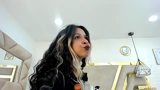 Snapshot of rave_connor chatting on 10.06.25 rave connor online show from 10.06.25