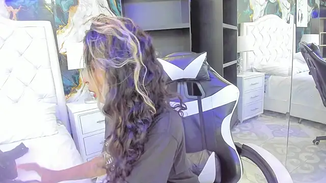 Snapshot of rave_connor chatting on 10.07.25 rave connor online show from 10.07.25