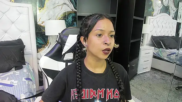 Snapshot of rave_connor chatting on 11.03.25 rave connor online show from 11.03.25