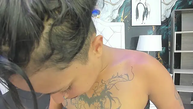 Snapshot of rave_connor chatting on 11.19.25 rave connor online show from 11.19.25