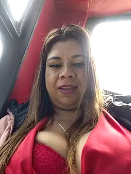 Snapshot of Laura-Hernandez chatting on 10.24.25 Laura-Hernandez online show from 10.24.25