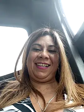 Snapshot of Laura-Hernandez chatting on 10.30.25 Laura-Hernandez online show from 10.30.25